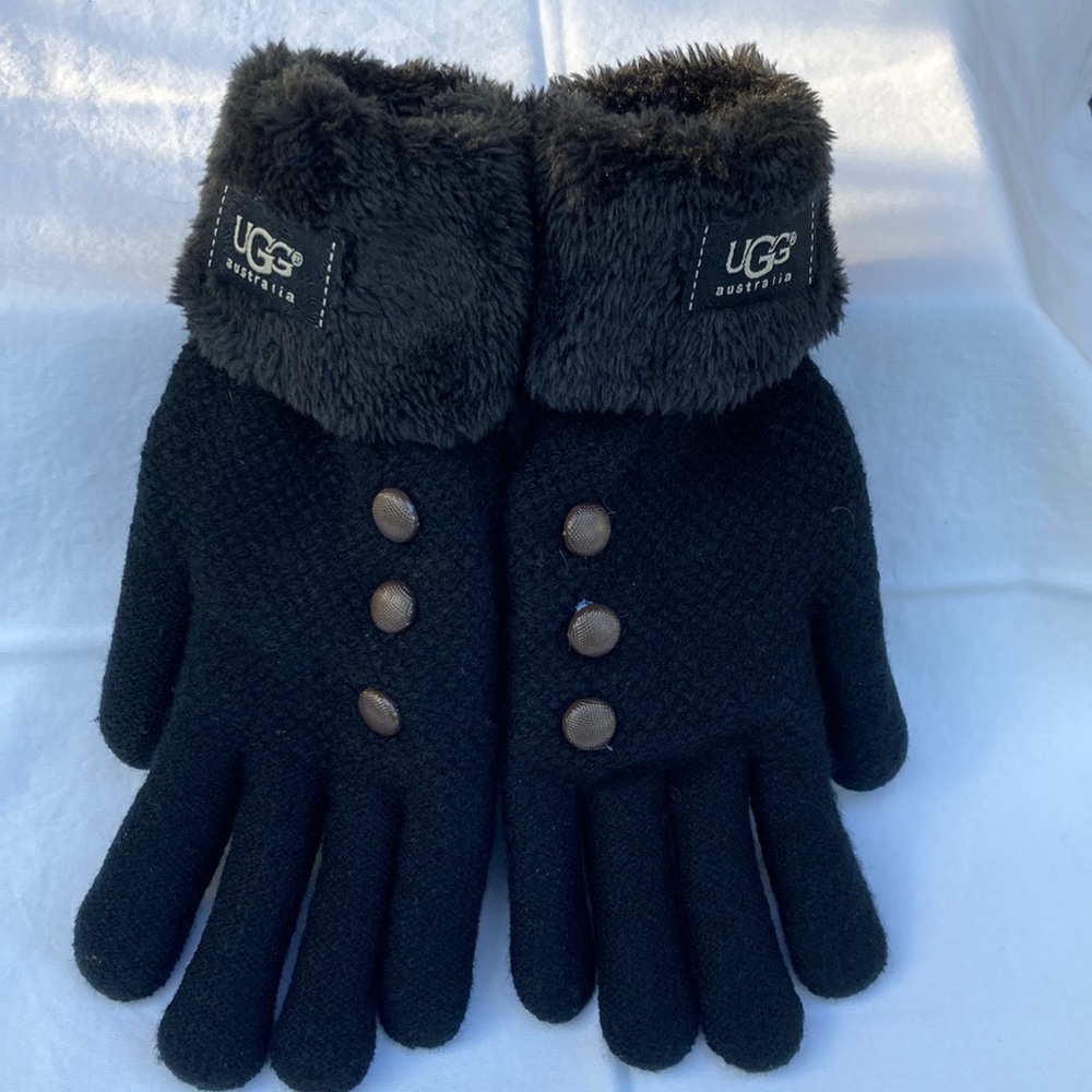 UGG one size black knit gloves